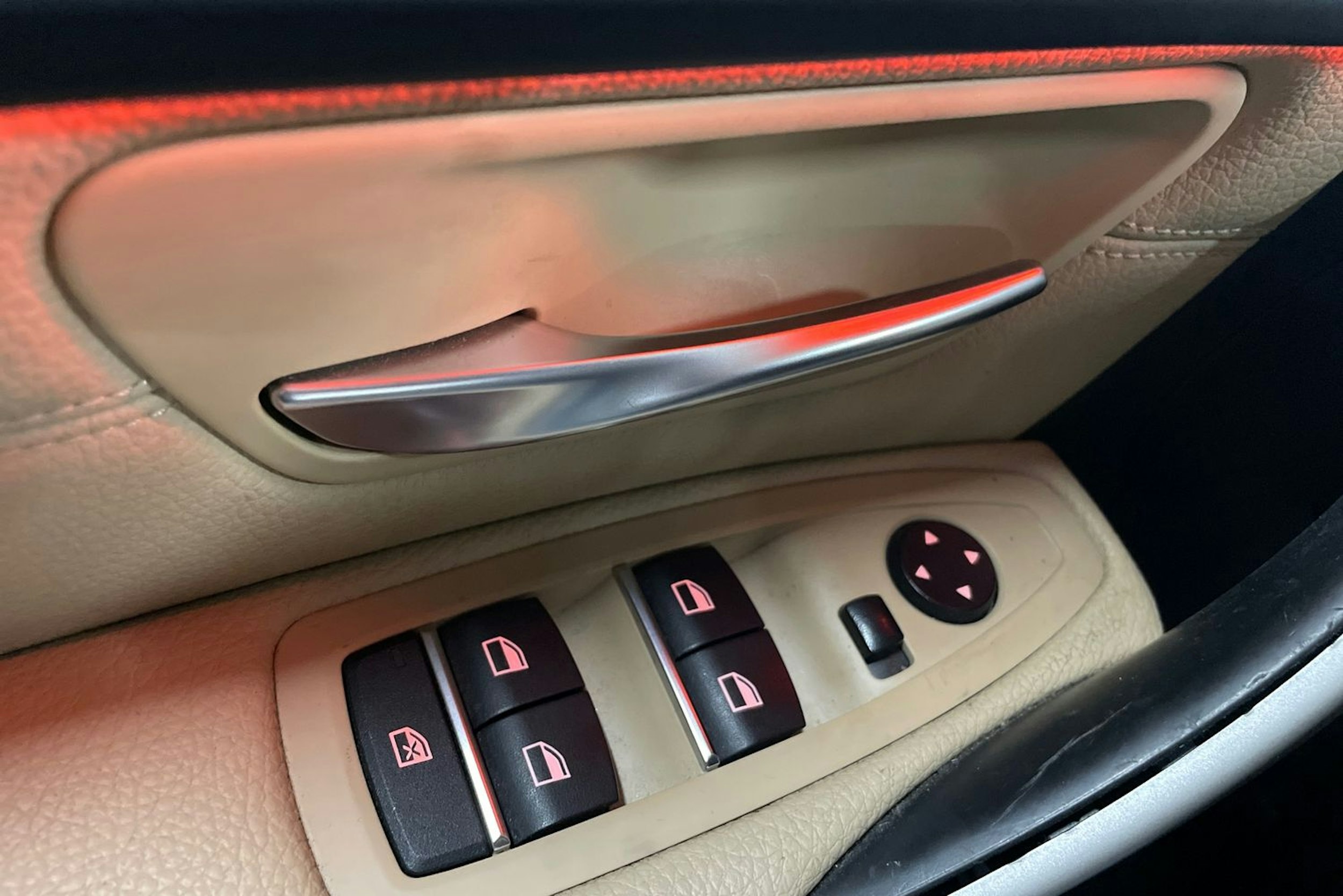 Musta BMW 330 2017 kuva 24.