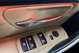 Musta BMW 330 2017 kuva 24.