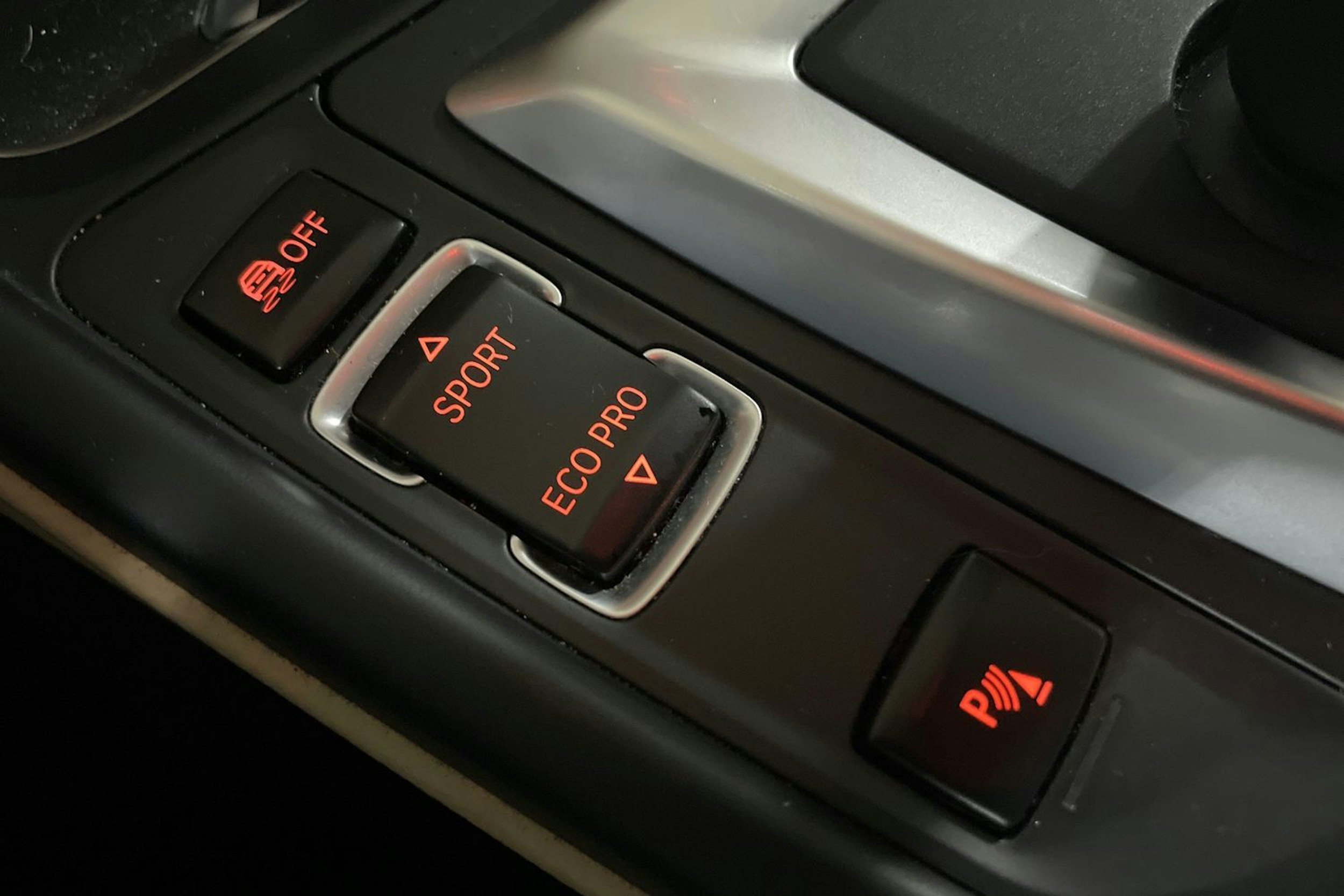 Musta BMW 330 2017 kuva 25.