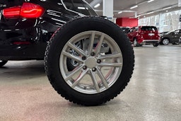 Musta BMW 330 2017 kuva 30.