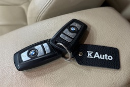 Musta BMW 330 2017 kuva 32.