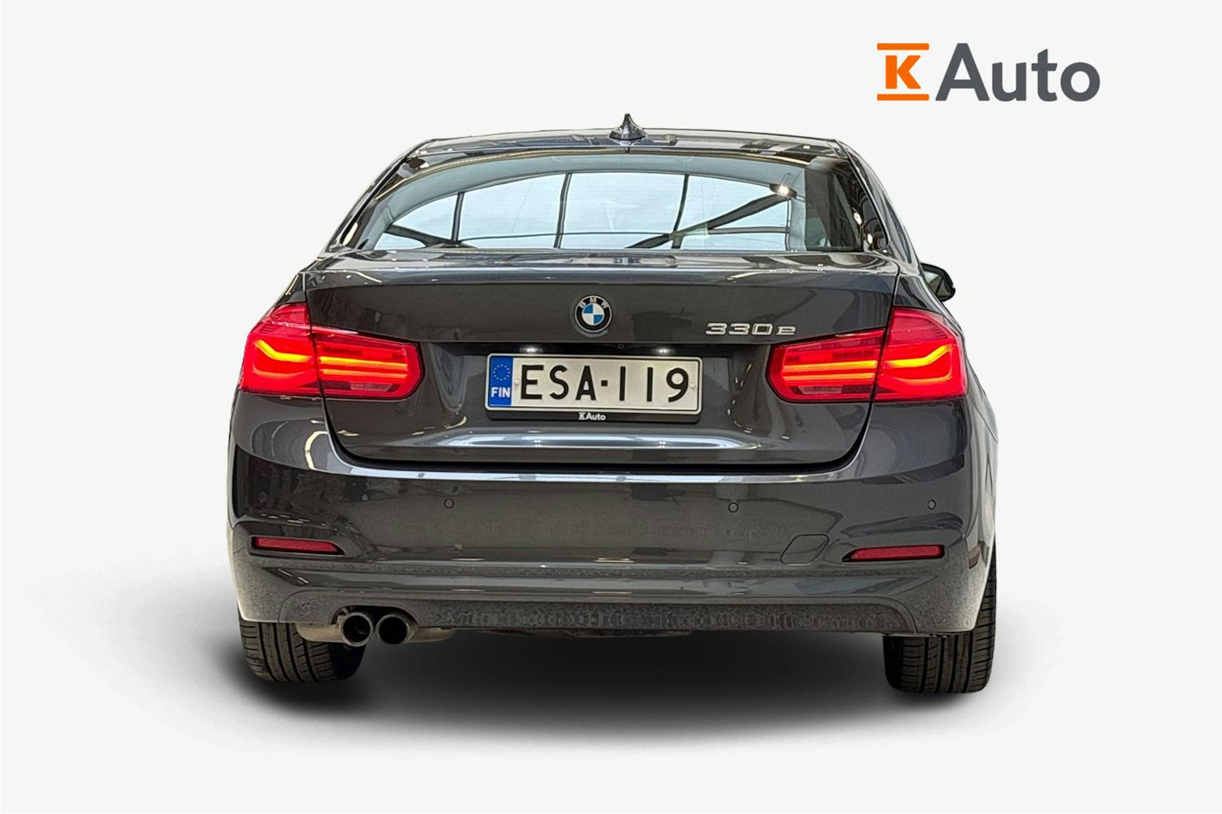 harmaa BMW 330 2017 kuva 3.