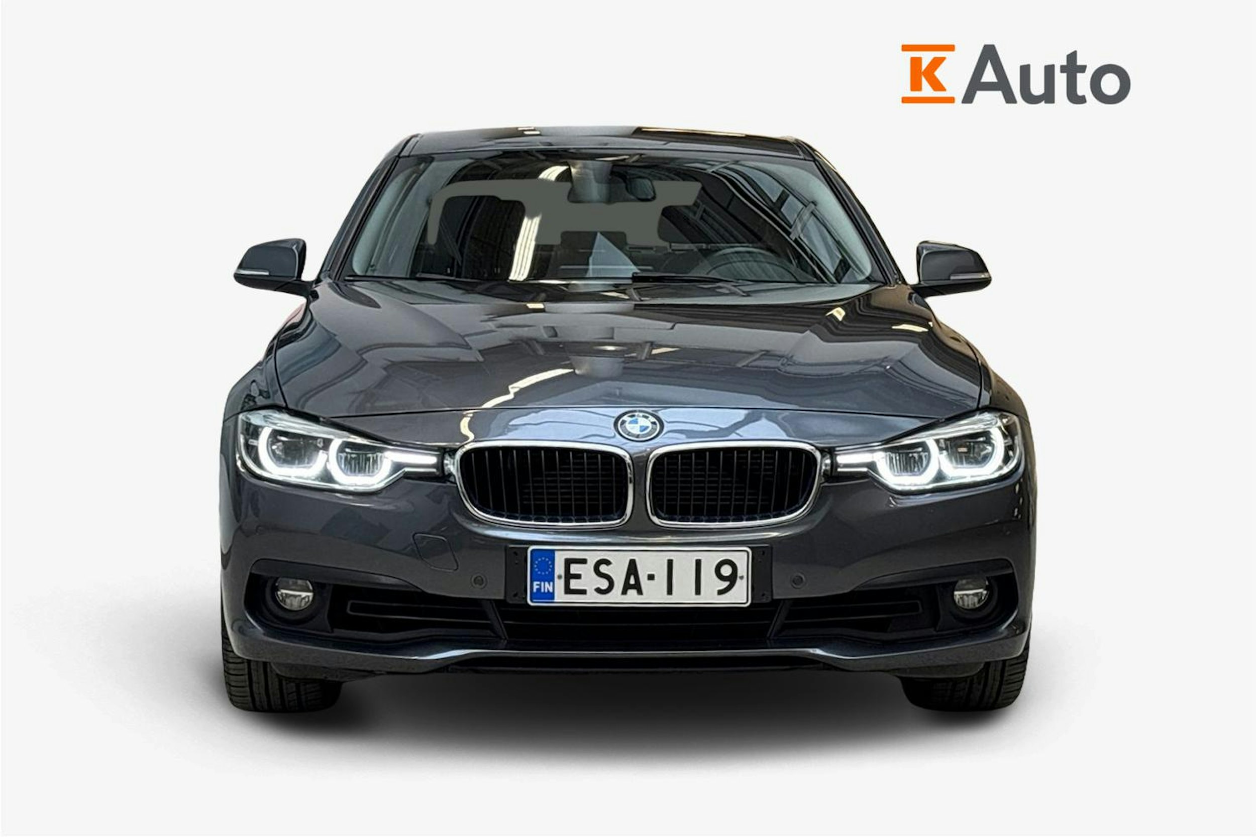 harmaa BMW 330 2017 kuva 5.