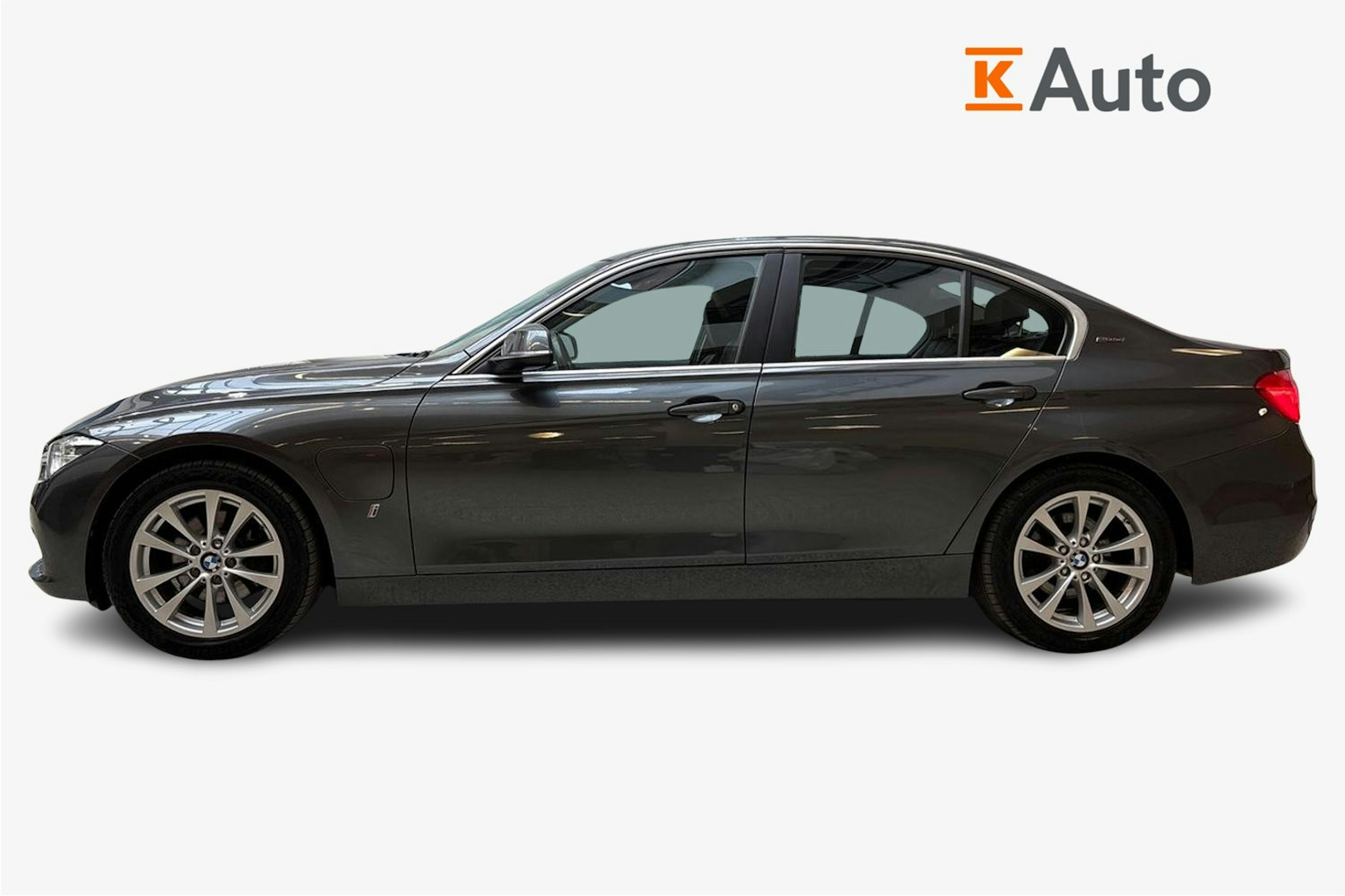 harmaa BMW 330 2017 kuva 6.