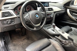 harmaa BMW 330 2017 kuva 7.