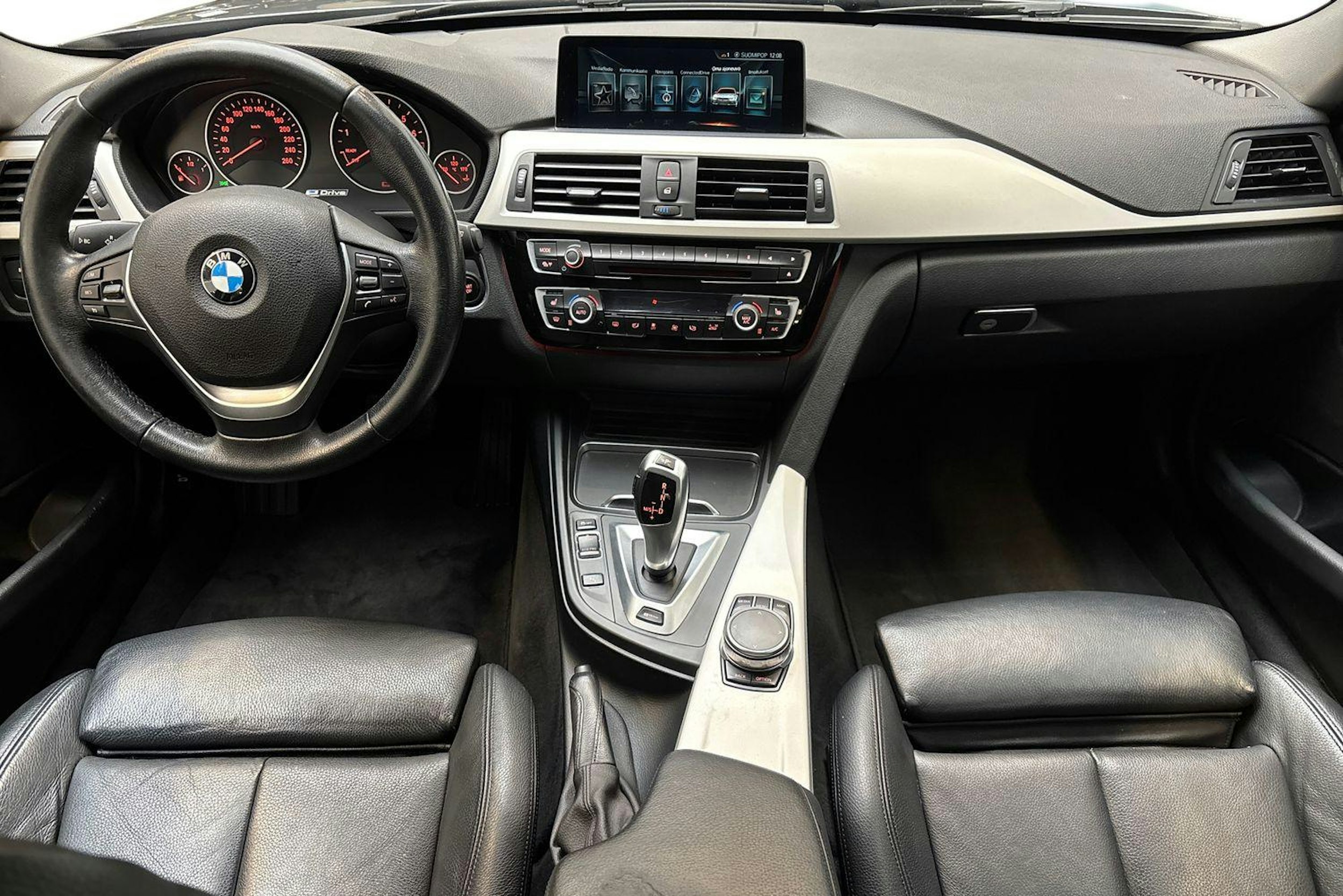 harmaa BMW 330 2017 kuva 9.