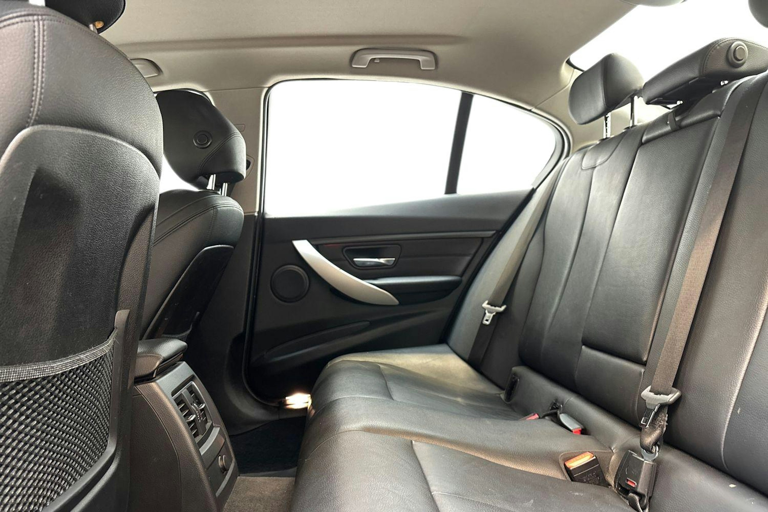 harmaa BMW 330 2017 kuva 10.