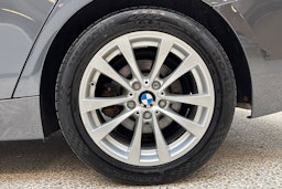 harmaa BMW 330 2017 kuva 11.