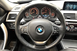harmaa BMW 330 2017 kuva 16.