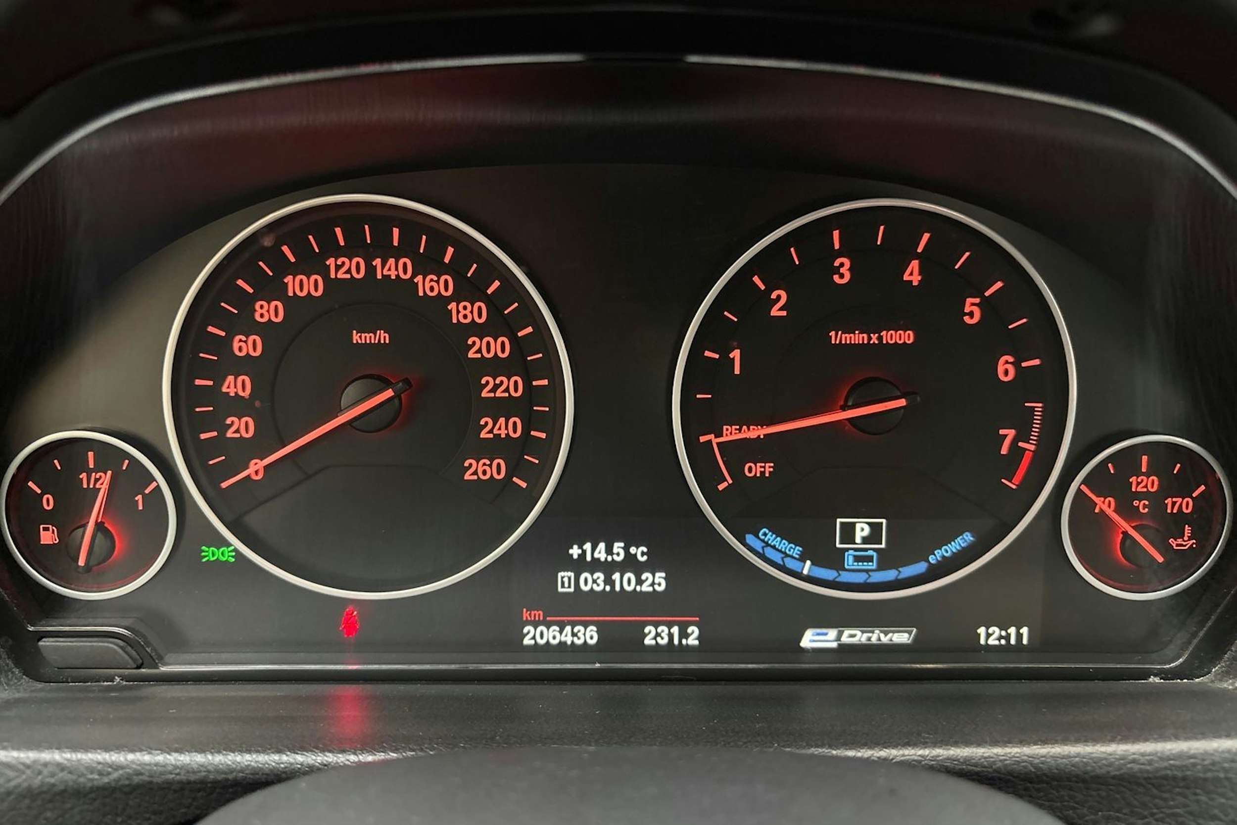 harmaa BMW 330 2017 kuva 17.