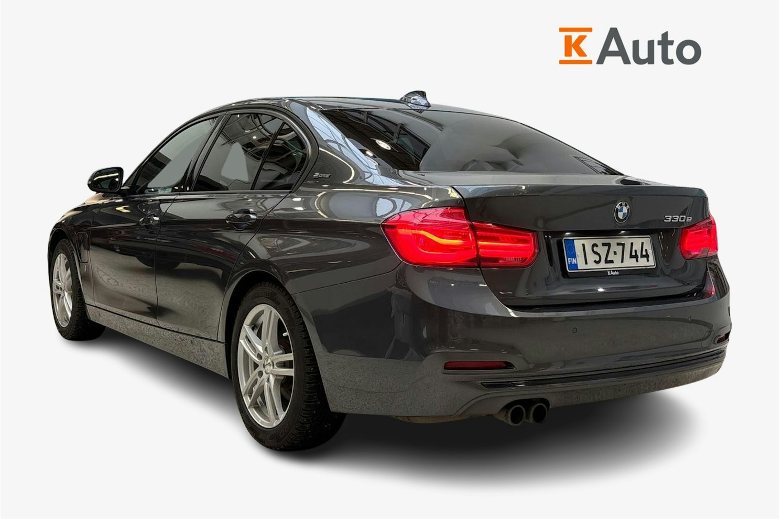 harmaa BMW 330 2017 kuva 2.