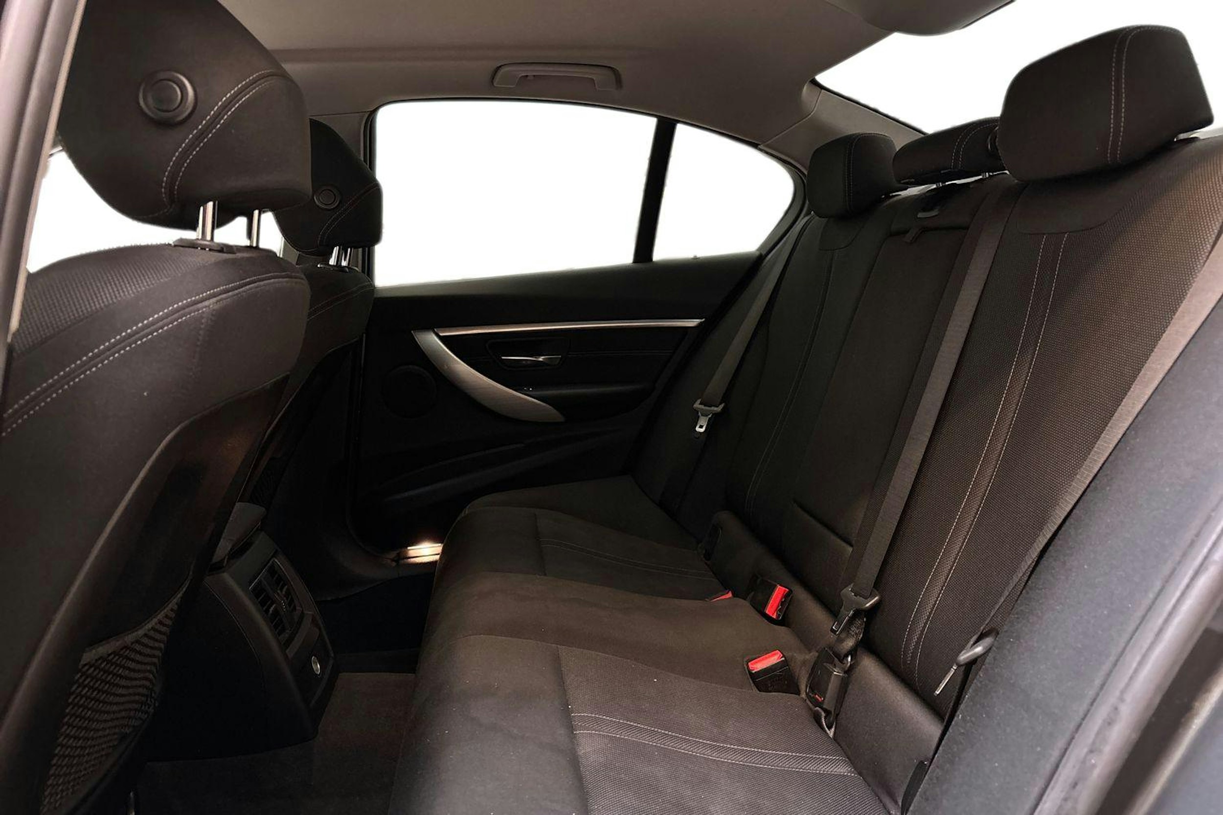 harmaa BMW 330 2017 kuva 10.