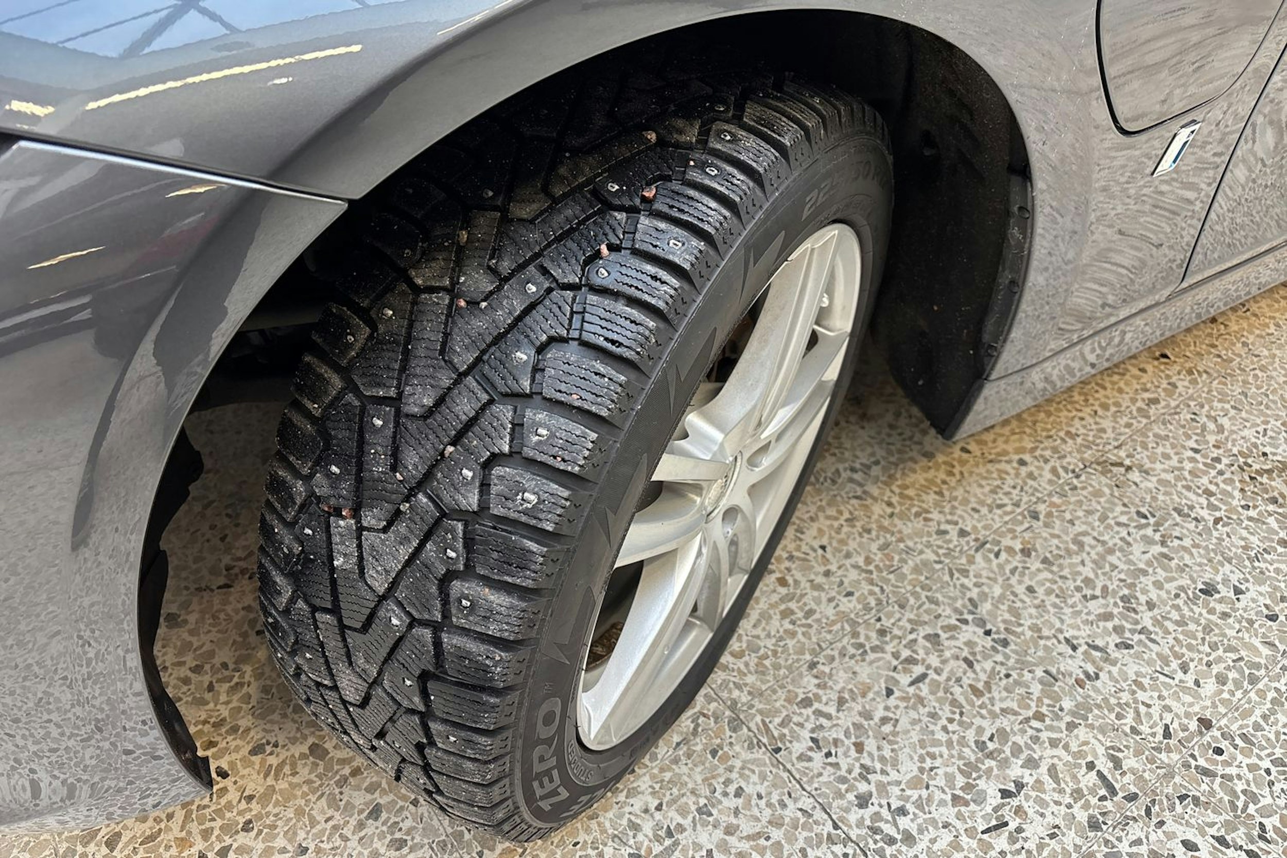 harmaa BMW 330 2017 kuva 13.