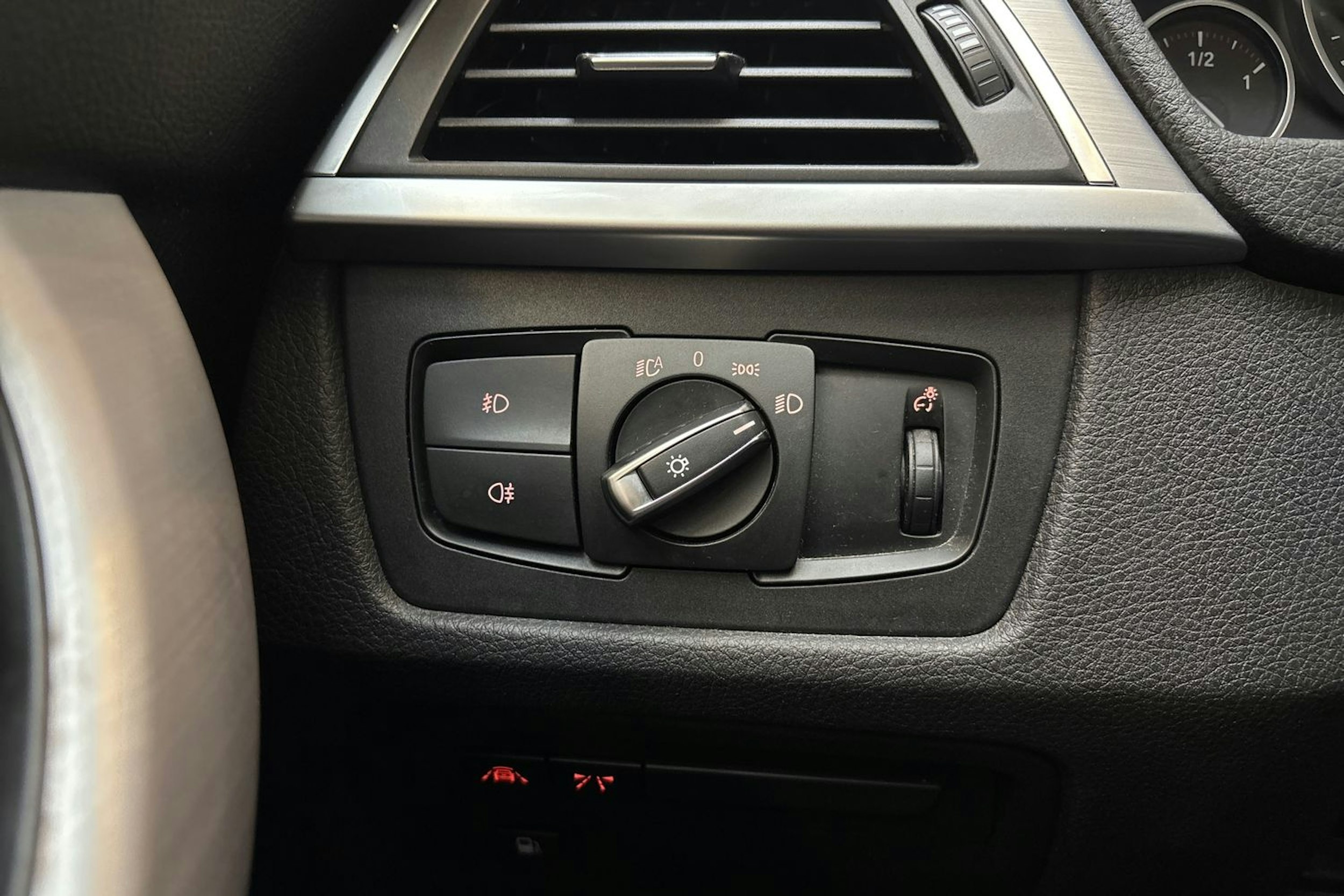 harmaa BMW 330 2017 kuva 15.