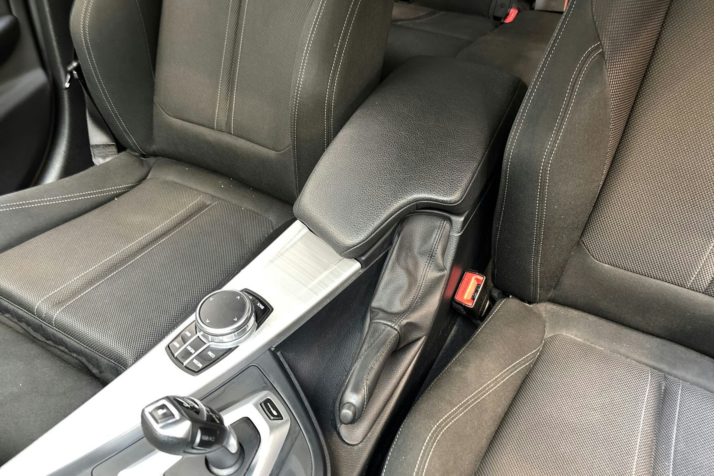 harmaa BMW 330 2017 kuva 21.