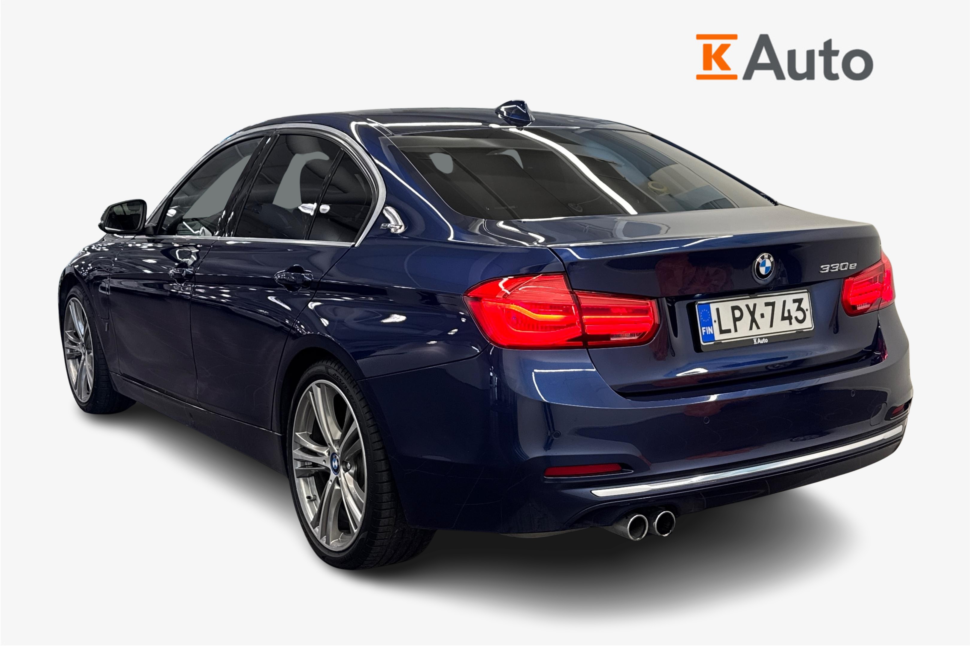 BMW 330 F30 Sedan 330e A Business Luxury 2017, kuva 2/25