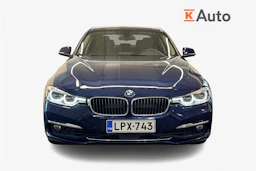 sininen BMW 330 2017 kuva 4.