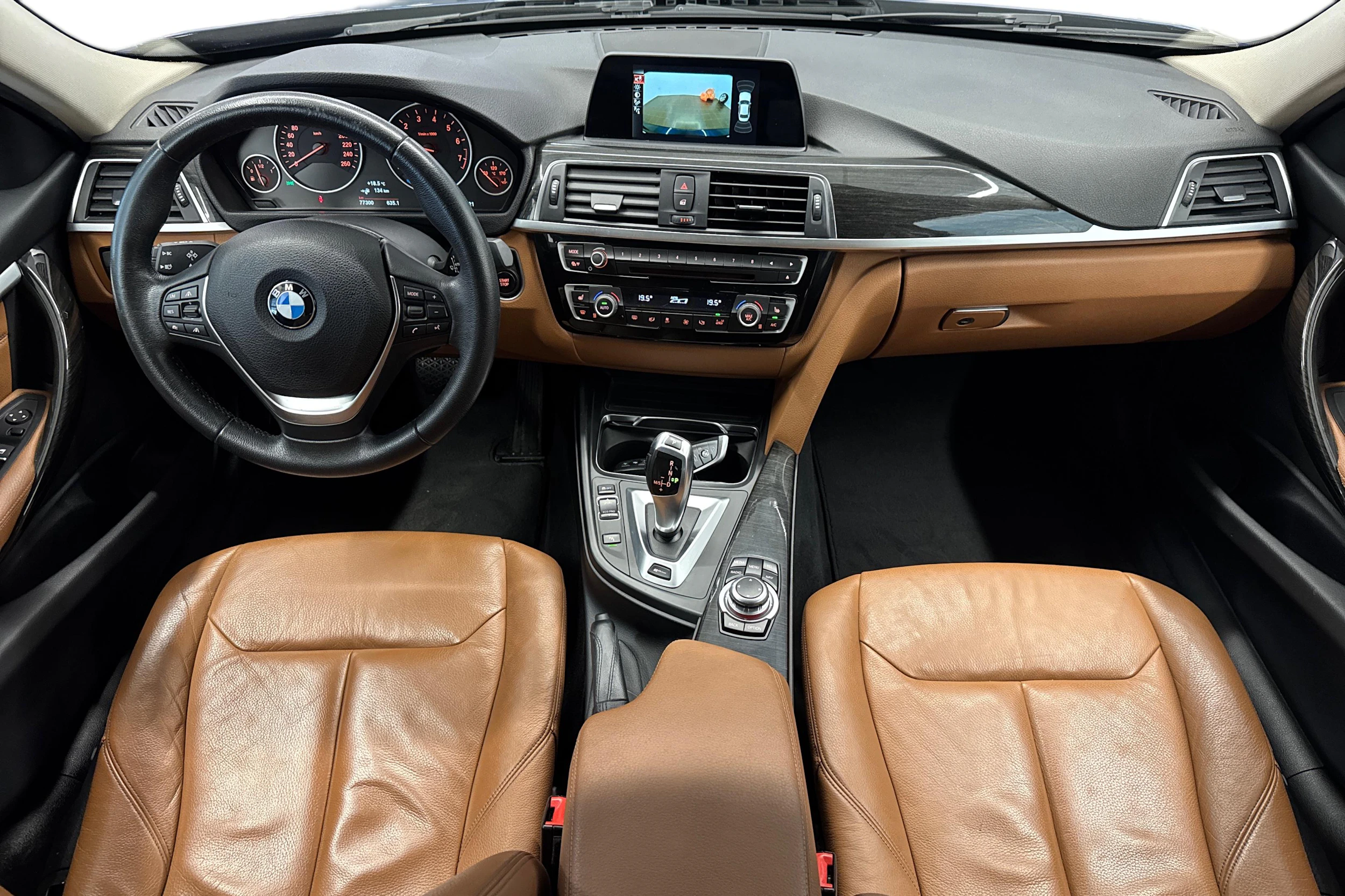 sininen BMW 330 2017 kuva 7.