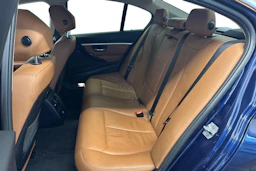sininen BMW 330 2017 kuva 8.