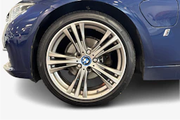 sininen BMW 330 2017 kuva 9.