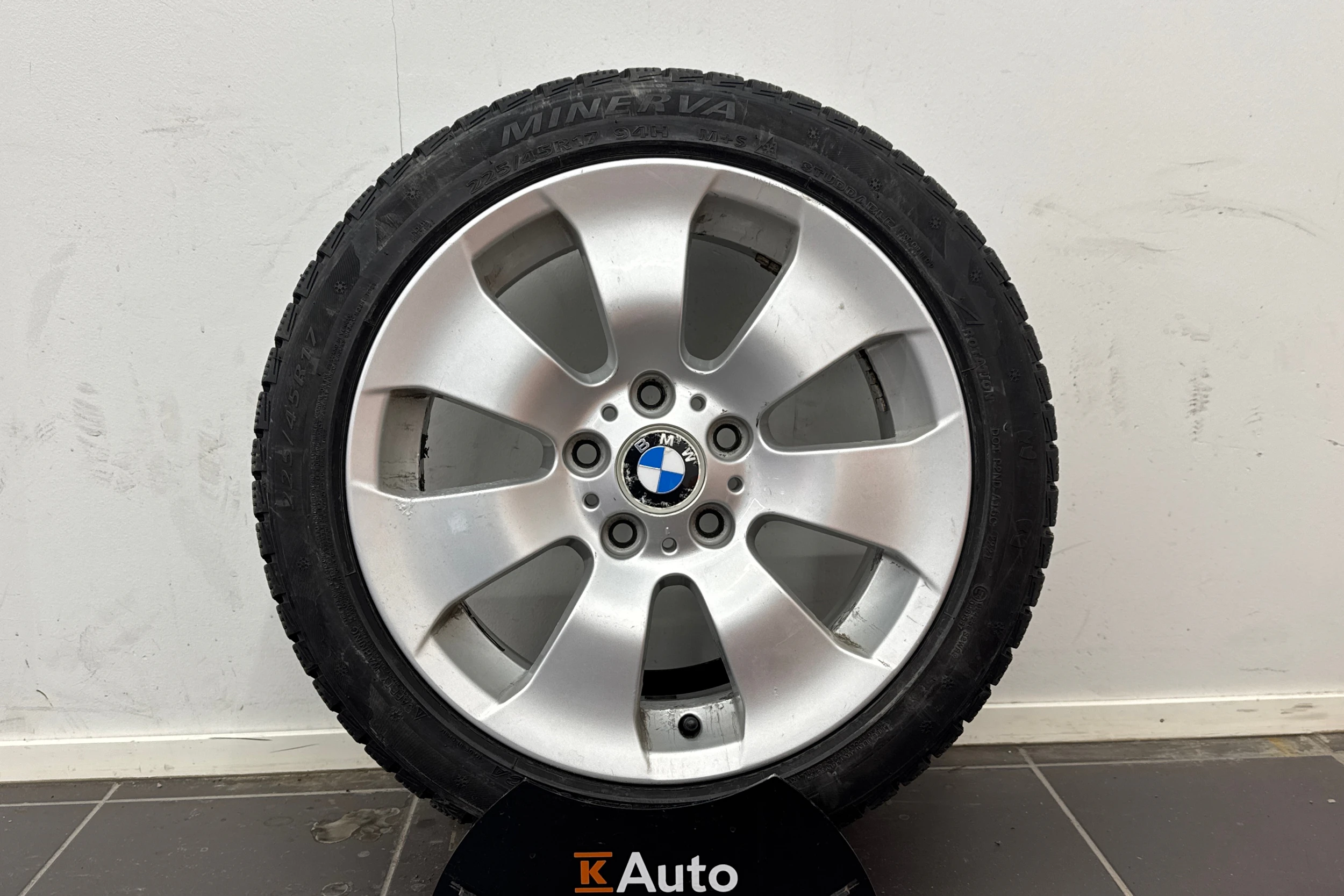 sininen BMW 330 2017 kuva 10.