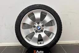 sininen BMW 330 2017 kuva 10.