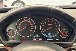sininen BMW 330 2017 kuva 12.