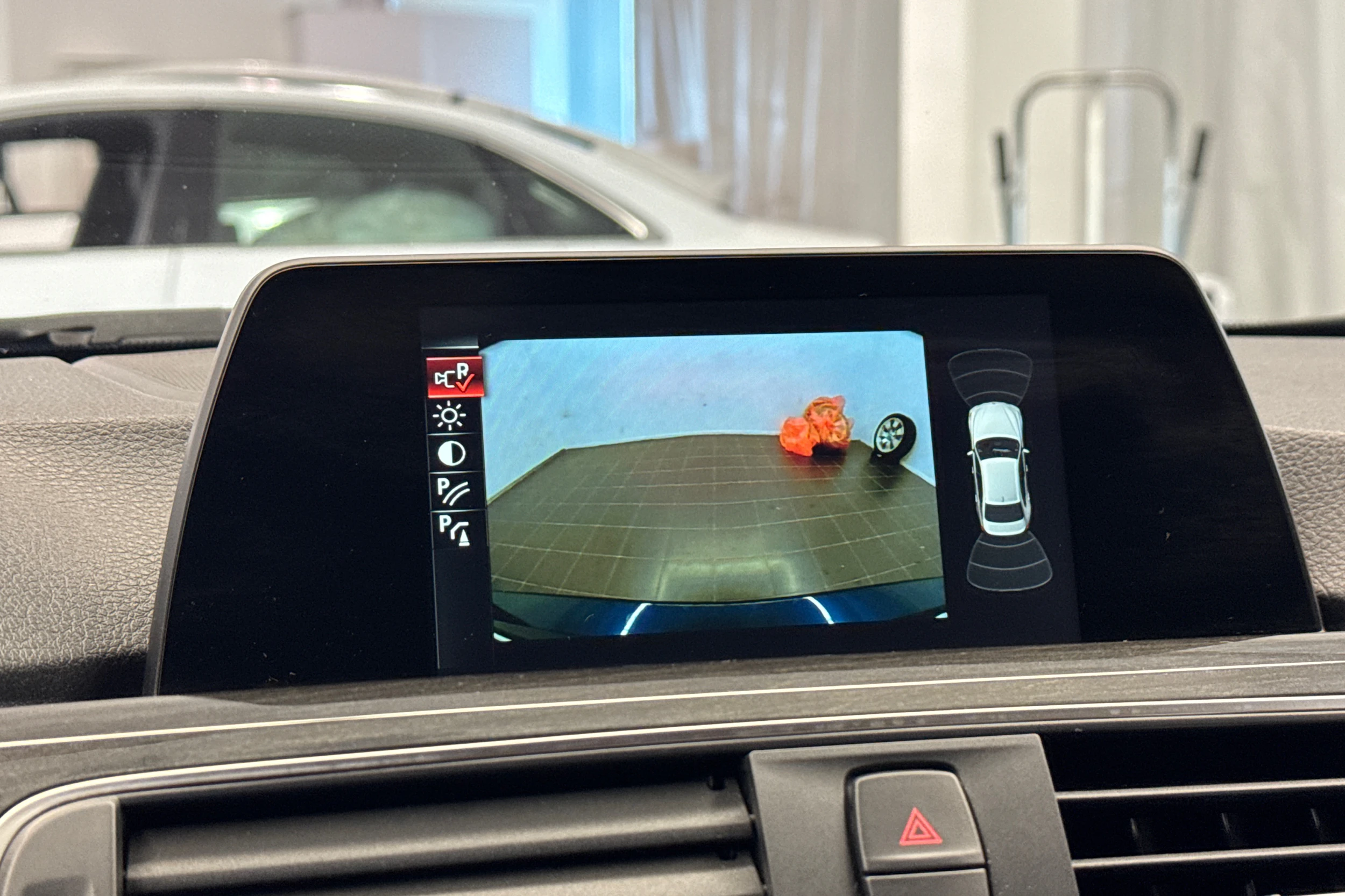 sininen BMW 330 2017 kuva 15.