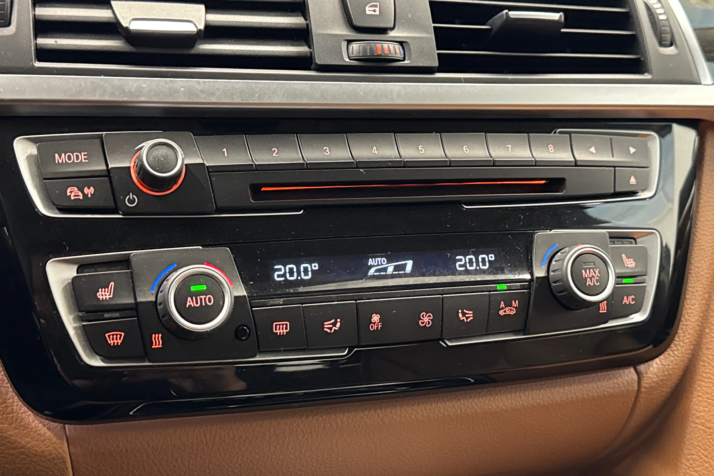 sininen BMW 330 2017 kuva 16.