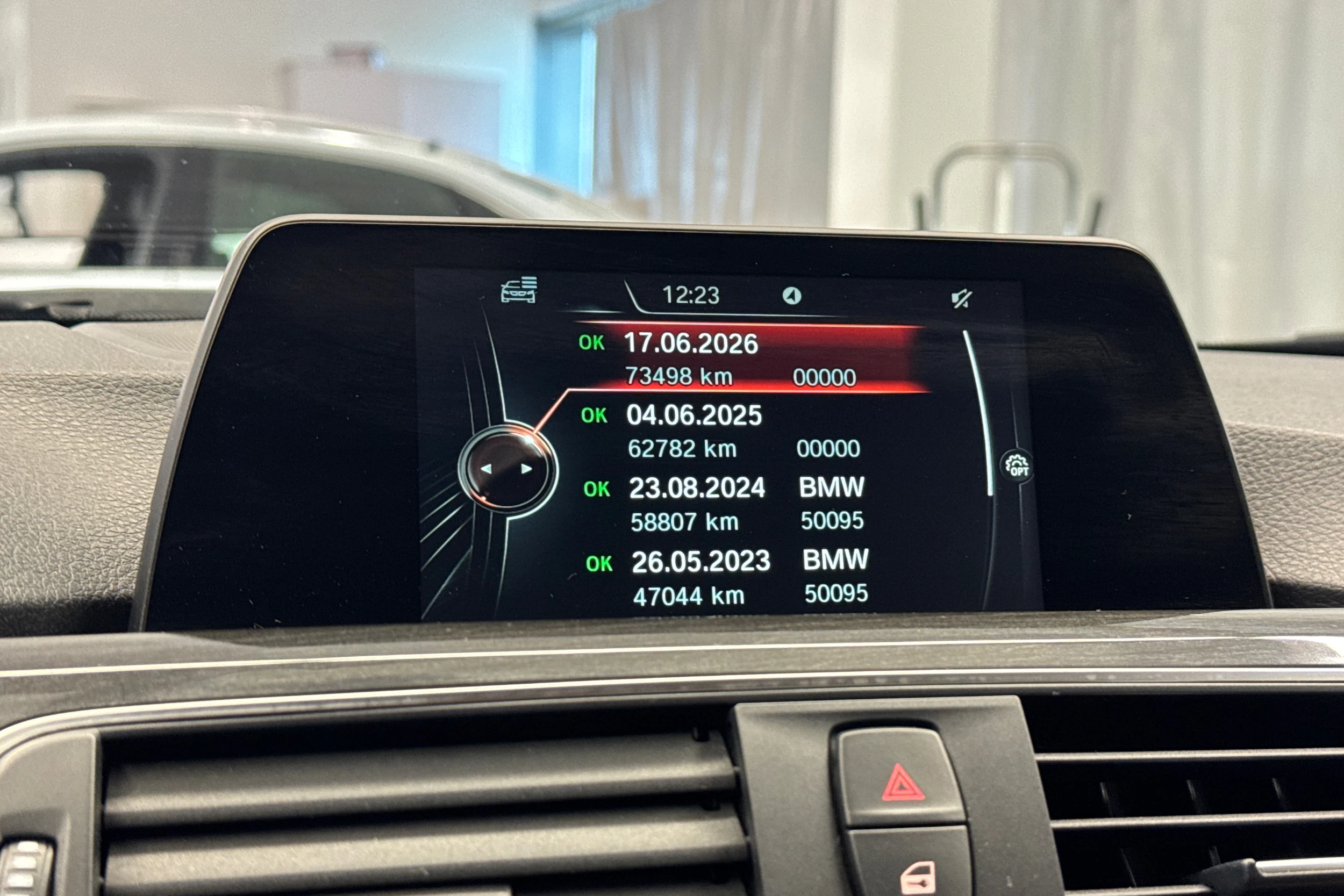 sininen BMW 330 2017 kuva 19.