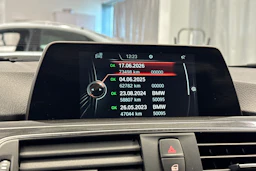 sininen BMW 330 2017 kuva 19.