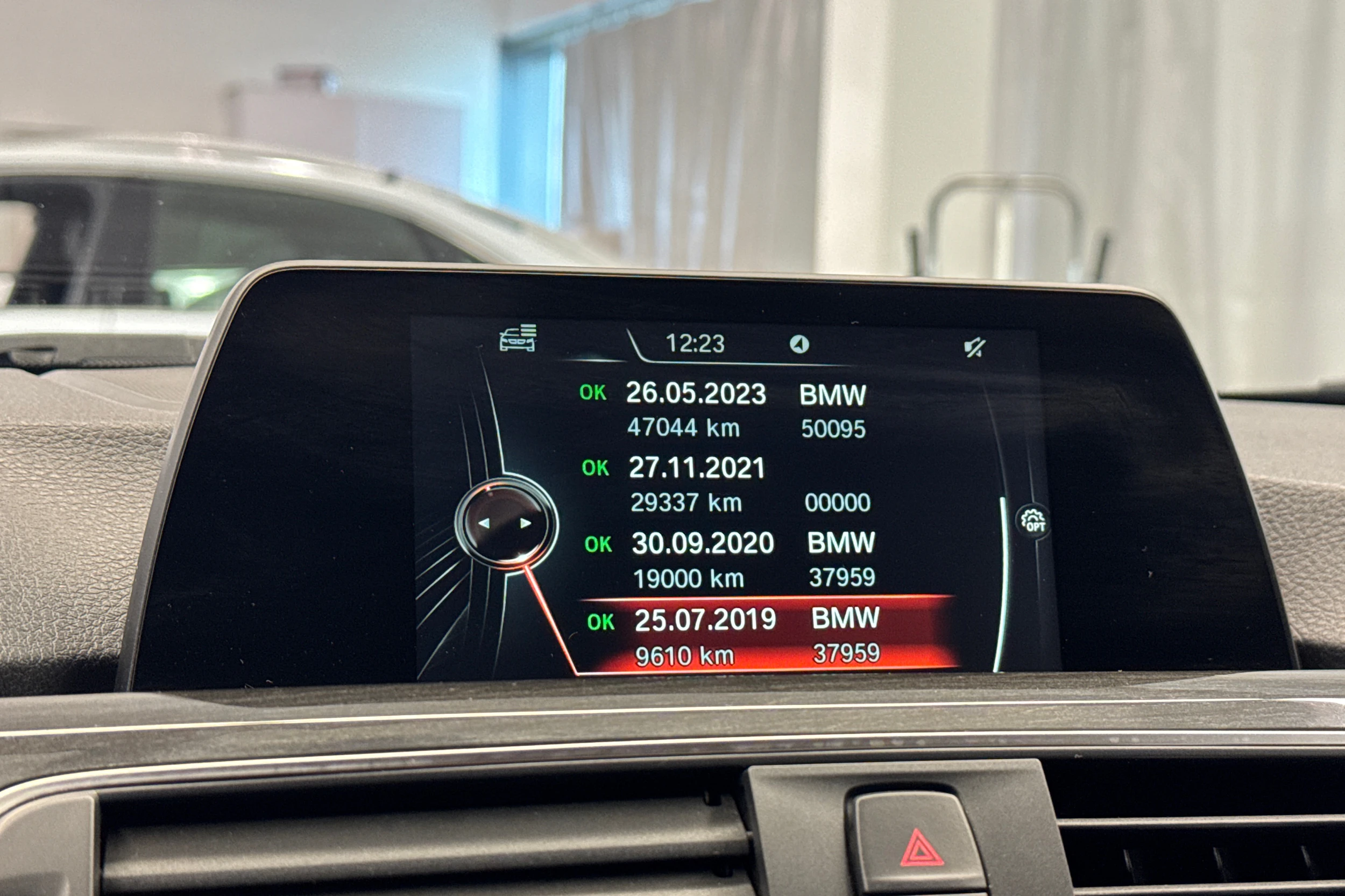 sininen BMW 330 2017 kuva 20.