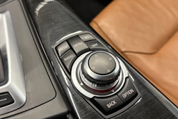 sininen BMW 330 2017 kuva 21.