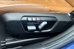 sininen BMW 330 2017 kuva 22.