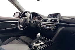 punainen BMW 330 2017 kuva 10.