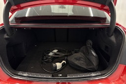 punainen BMW 330 2017 kuva 25.