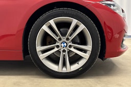 punainen BMW 330 2017 kuva 27.