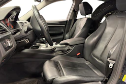 sininen BMW 330 2017 kuva 3.