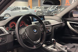 sininen BMW 330 2017 kuva 4.