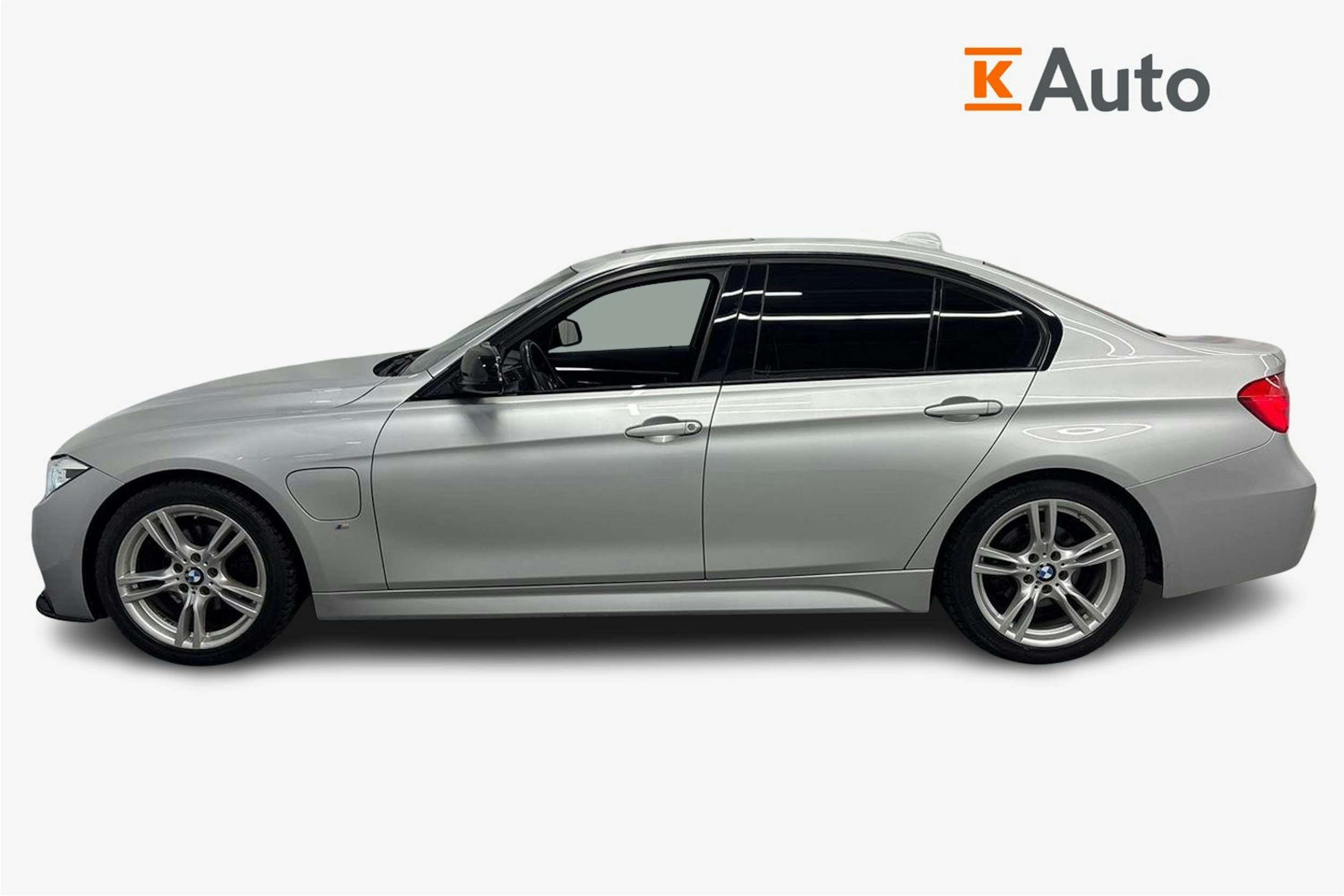 hopea BMW 330 2017 kuva 6.