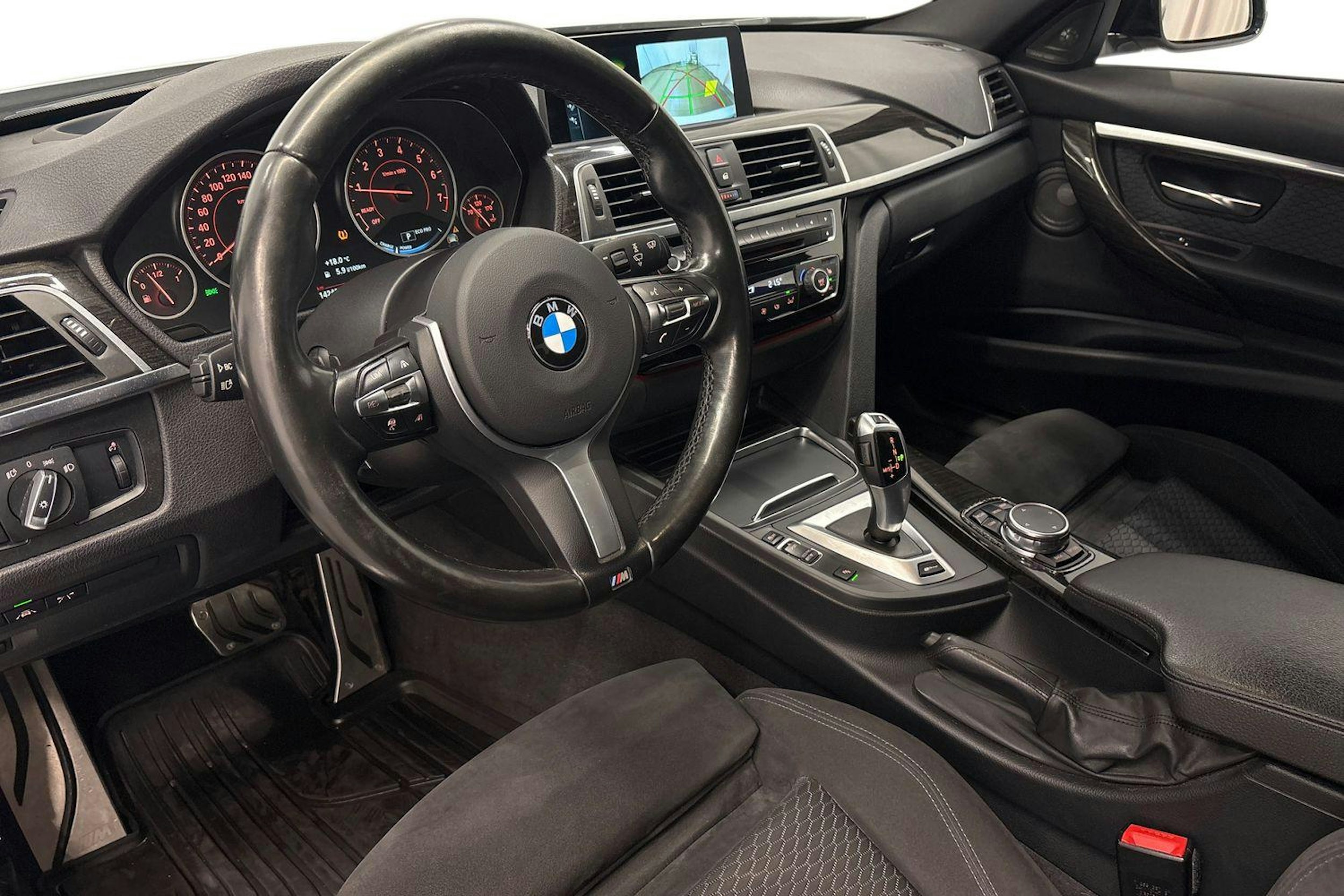 hopea BMW 330 2017 kuva 7.