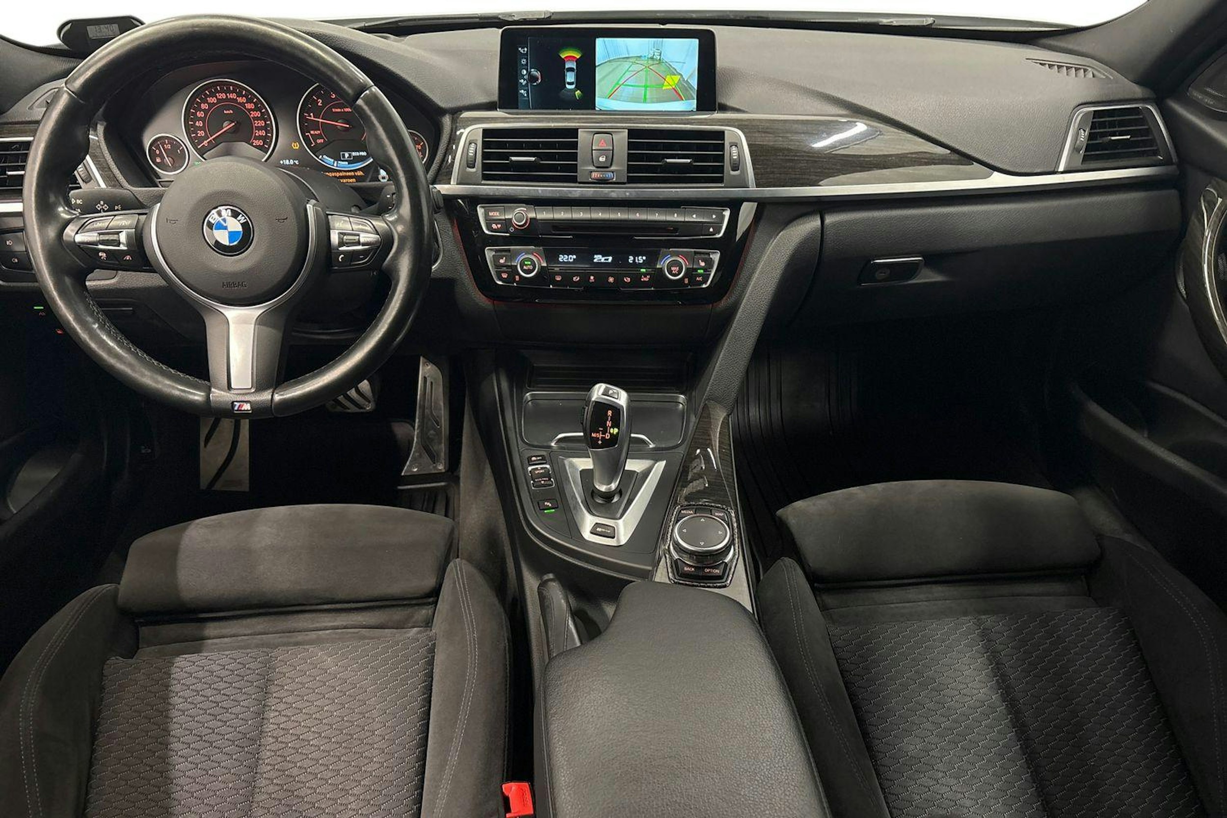 hopea BMW 330 2017 kuva 9.