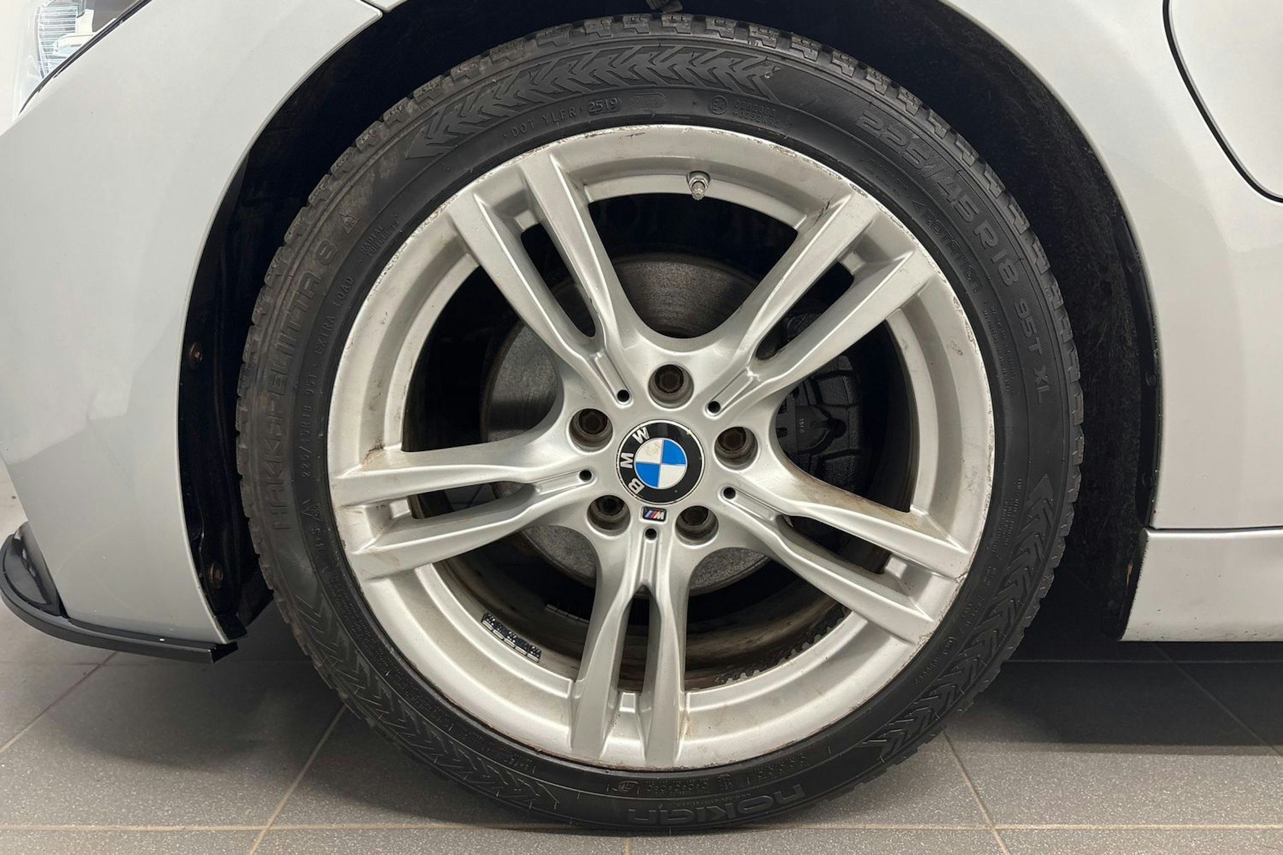hopea BMW 330 2017 kuva 11.