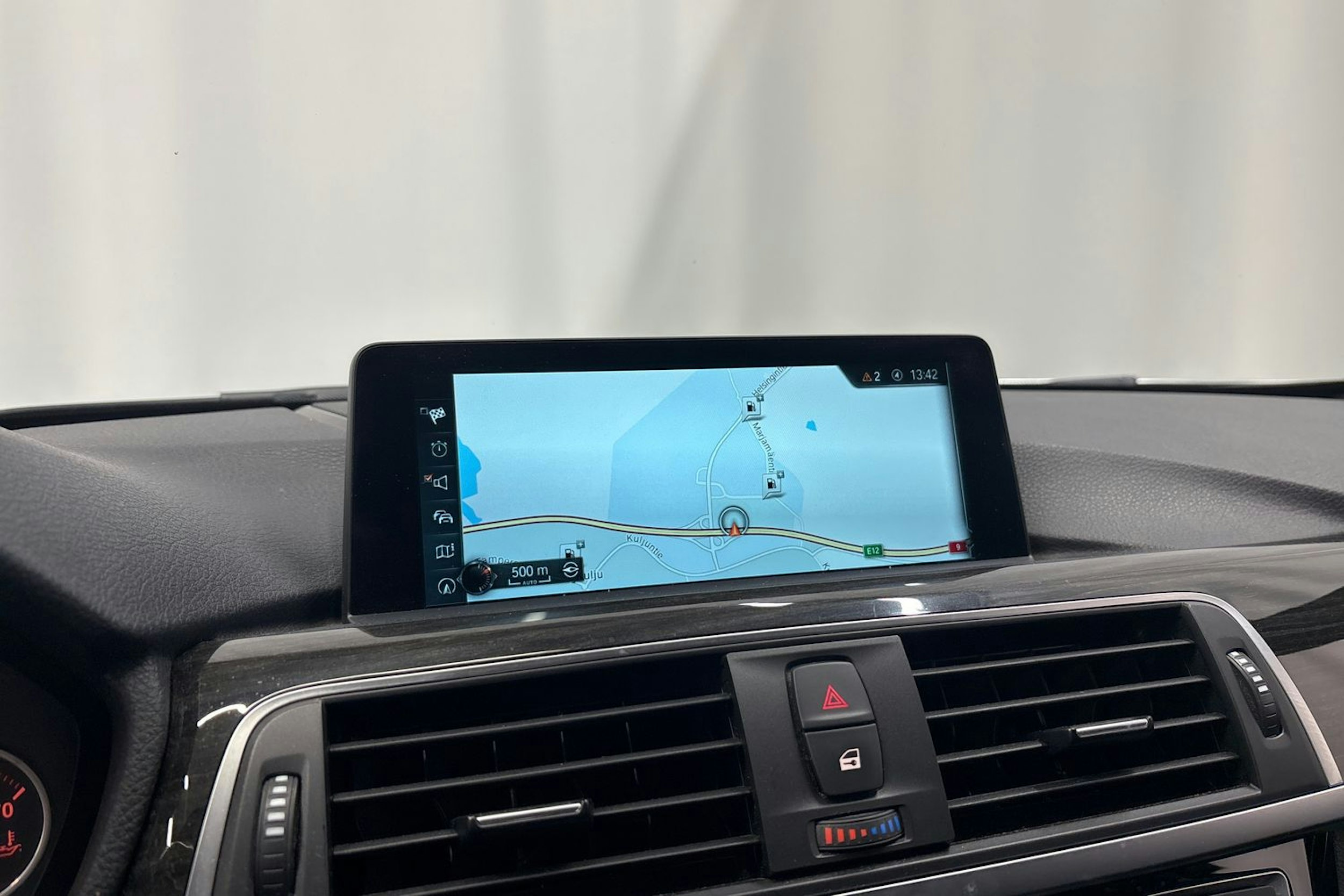 hopea BMW 330 2017 kuva 22.