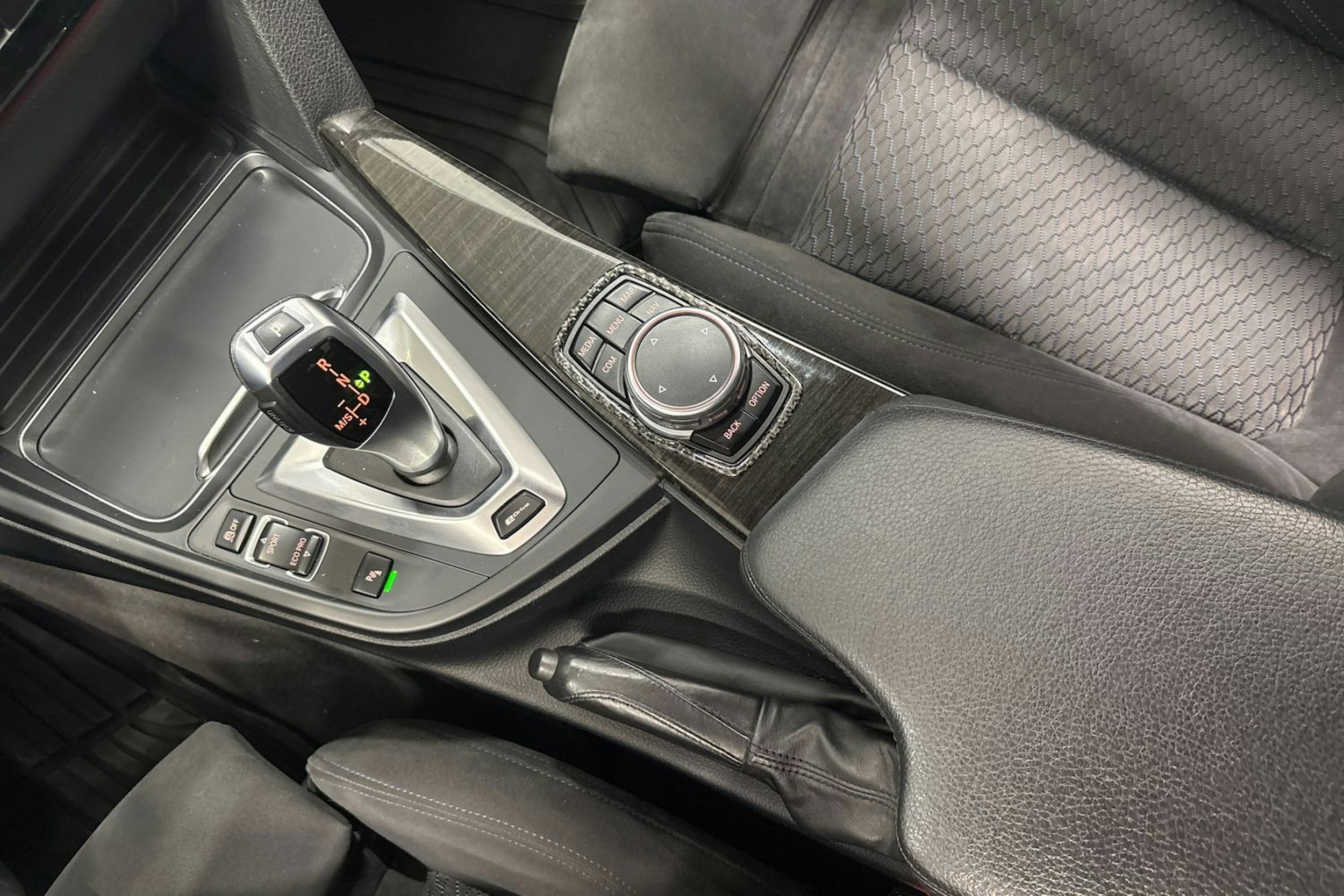 hopea BMW 330 2017 kuva 25.