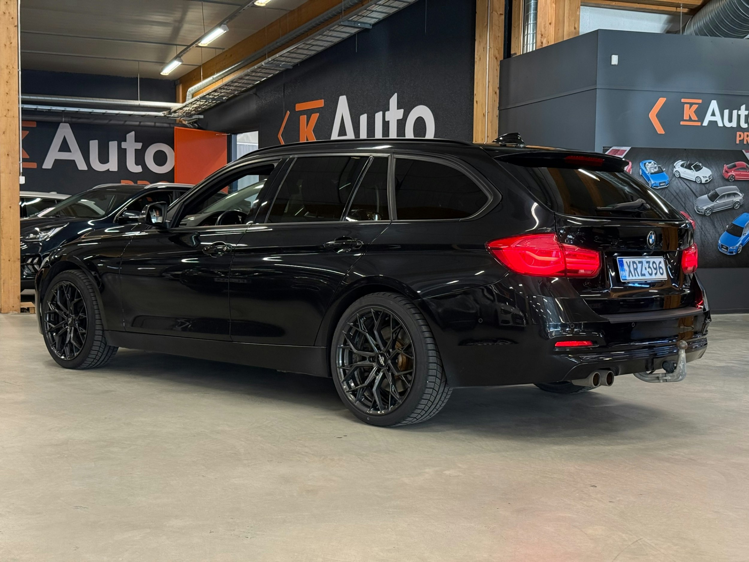 musta BMW 330 2017 kuva 2.