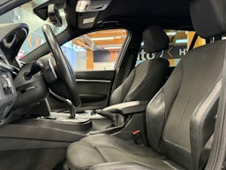 musta BMW 330 2017 kuva 4.