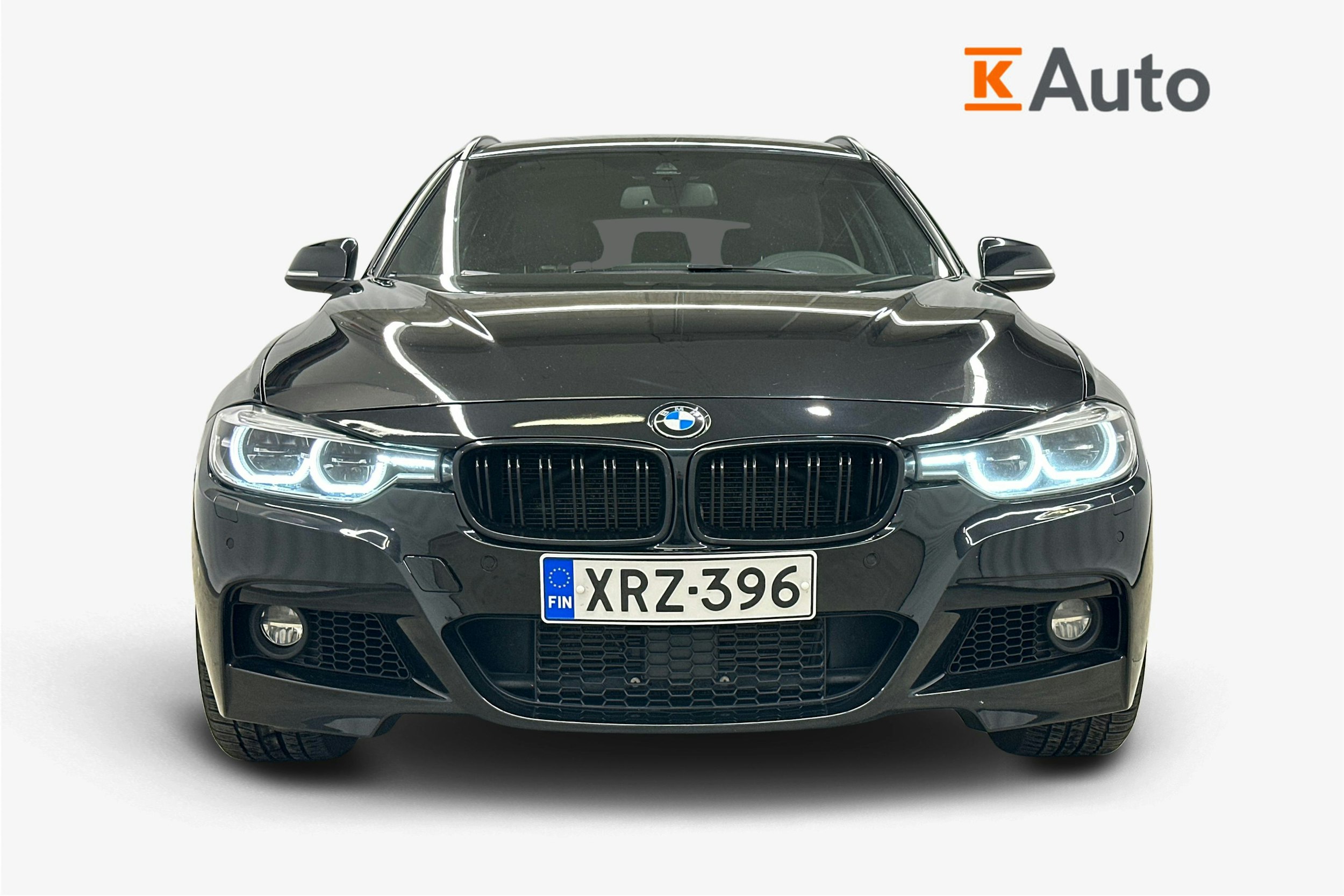 musta BMW 330 2017 kuva 5.