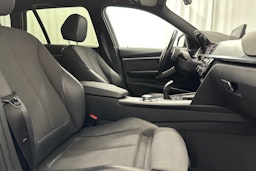 musta BMW 330 2017 kuva 15.