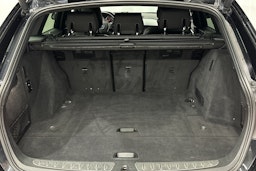 musta BMW 330 2017 kuva 16.